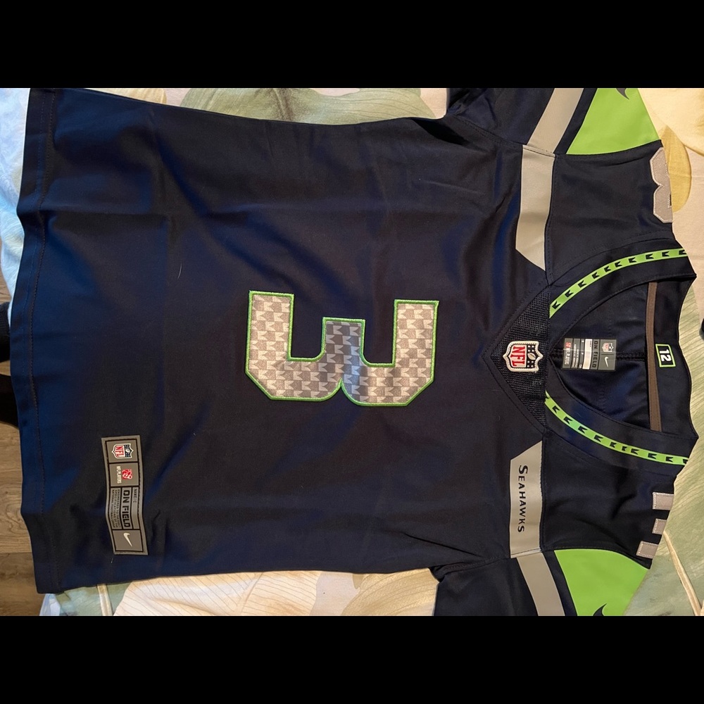 Russell Wilson jersey. Kids small
